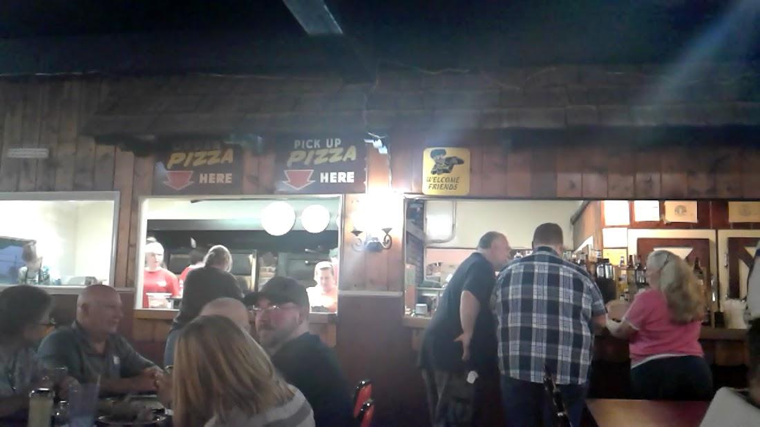 Bonnie & Clyde's Pizza Parlor