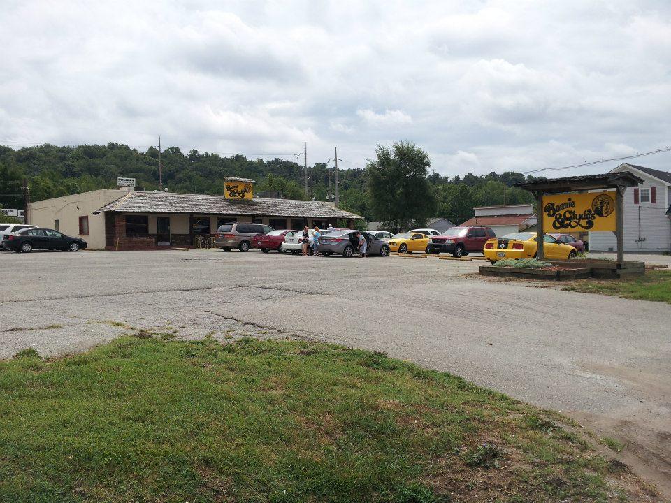 Bonnie & Clyde's Pizza Parlor